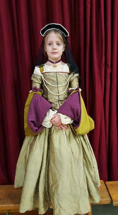 Catherine of aragon | Victorian dress, Winter costume, Catherine of aragon