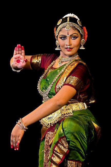 South Indian Dance Form - Bharatha Natyam | Indian classical dancer ...