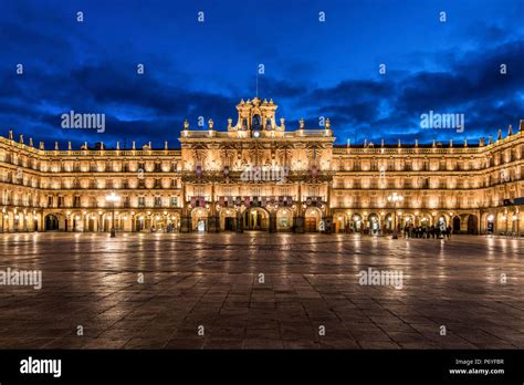 Night view of Plaza Mayor, Salamanca, Castile and Leon, Spain Stock ...