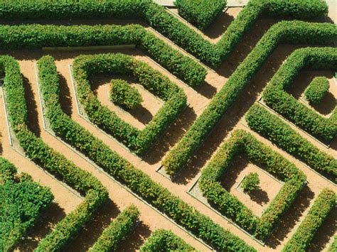 48 "Mind-Boggling" Hedge Maze & Garden Labyrinth Designs (Pictures)