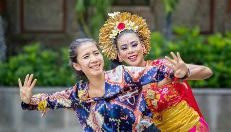 Tari Pendet Salah 1 Tarian Tradisional Dari Bali Yang Unik