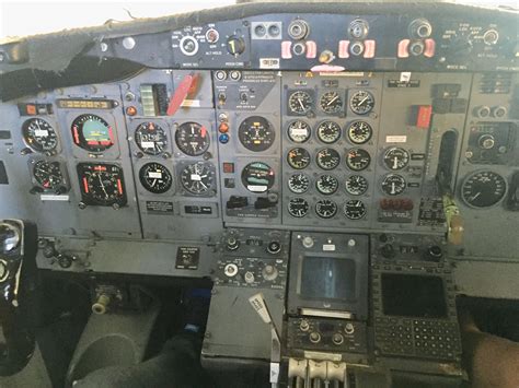 Boeing 727 cockpit Boeing 727, Retirement, Aviation, Aircraft ...