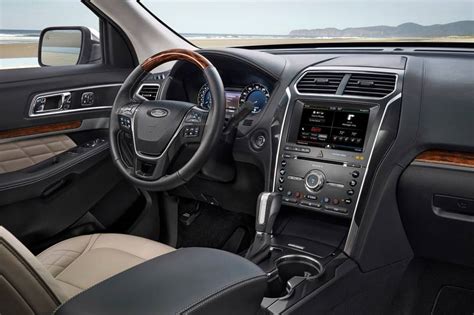 2018 Ford Explorer Pictures - 90 Photos | Edmunds