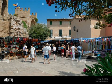 Market day in Alcudia 'old town', Mallorca, Balearics, Spain Stock ...