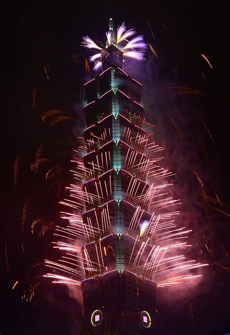 Taipei 101 Fireworks | Taipei 101 has put on the spectacular… | Flickr