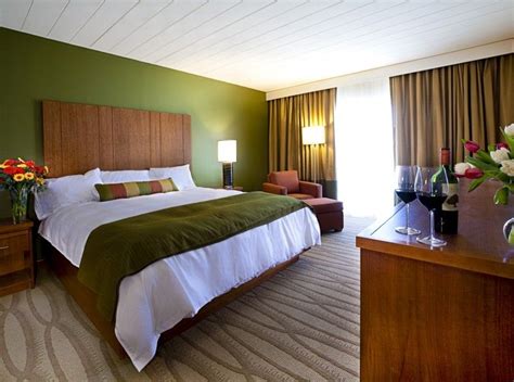 guest room decor hotel - Google Search | Guest room decor, Room colors ...