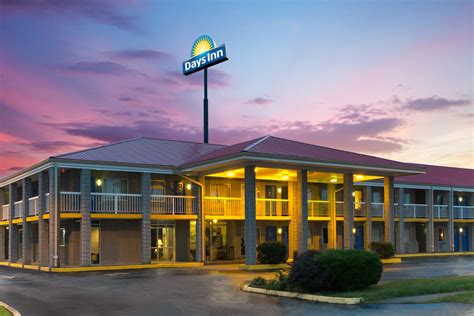 Days Inn by Wyndham Richmond | Richmond, KY Hotels