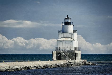 Manitowoc Breakwater Lighthouse Photograph by Joan Carroll - Pixels