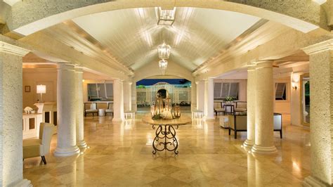 The Sands at Grace Bay ₹ 21,837. Providenciales Hotel Deals & Reviews ...