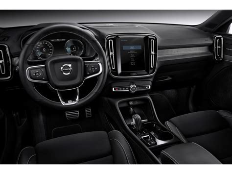 2025 Volvo XC40: 88 Interior Photos | U.S. News