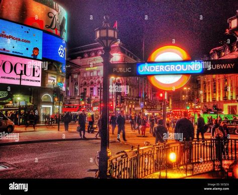 Londons Piccadilly Circus at night Stock Photo - Alamy