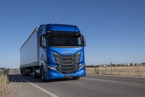 IVECO presenta IVECO ON, un nuovo brand di servizi e soluzioni di ...