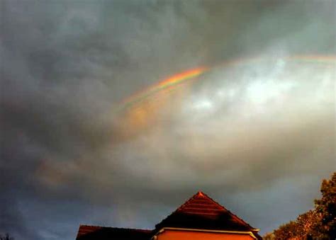 Photos – lunar halo, water strider, and a septuple rainbow – 1X57