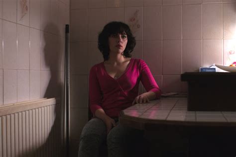 Movie Review: Under the Skin (2013) - The Critical Movie Critics