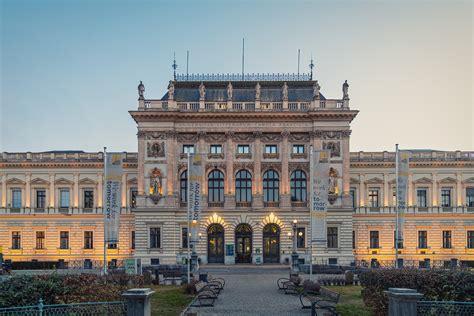 Uni Graz startet Medienlehrgang