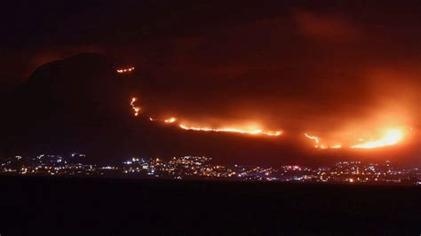 Cape Town: Hundreds of firefighters battling blaze in South African ...