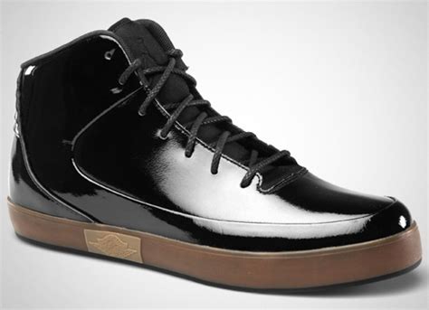 Looks Almost Formal: Jordan V.9 Grown Comes In Patent Leather Upper