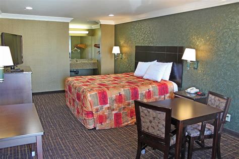 CRYSTAL INN SUITES & SPAS - LAX - Updated 2024 Prices & Hotel Reviews ...