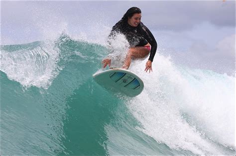 Surfing Tourism in Waikiki, Hawaii | Traveler's Life