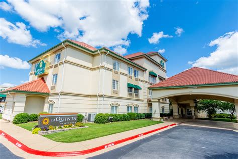 La Quinta Inn & Suites by Wyndham Bentonville | Bentonville, AR Hotels