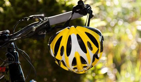 Bike Helmet MIPS Or Not? Full Guide With Pros, Cons & More - Cycle ...