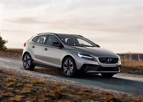 Review - 2017 Volvo V40 Cross Country - Review