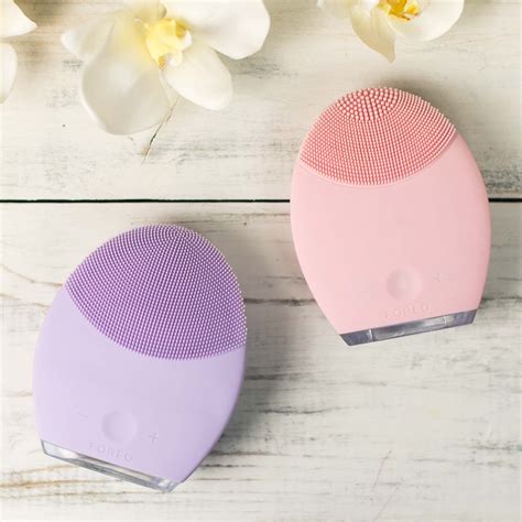 FOREO LUNA 2 Review | How Does It Compare to the Original LUNA? - Jessoshii