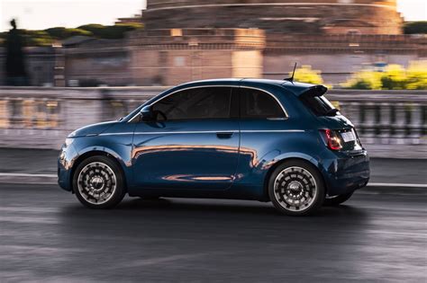 Fiat 500 Electric: fresh face for 2020's chic new EV | CAR Magazine