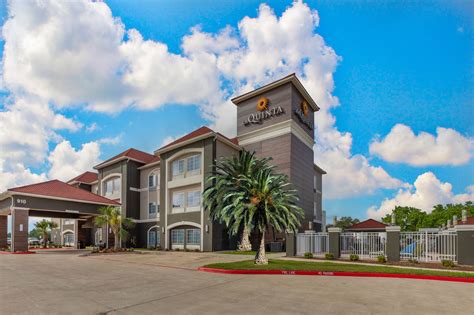 La Quinta Inn & Suites by Wyndham Port Lavaca | Port Lavaca, TX Hotels