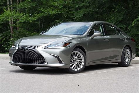 2019 Lexus ES 350 Review - AutoGuide.com