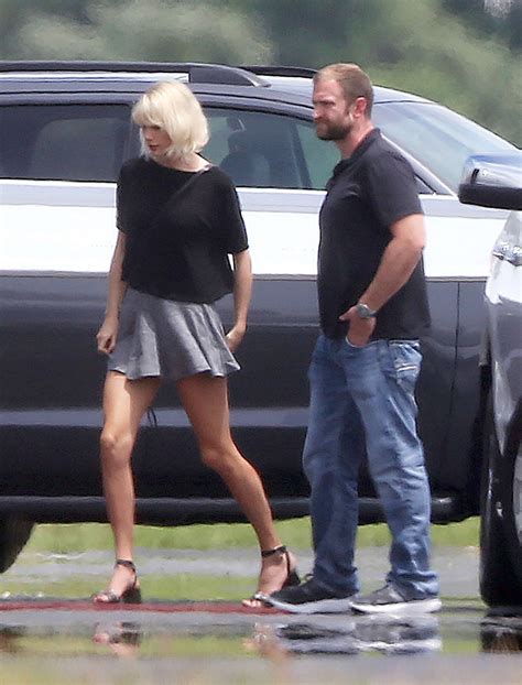 Taylor Swift – Boarding a private jet in Rhode Island | GotCeleb