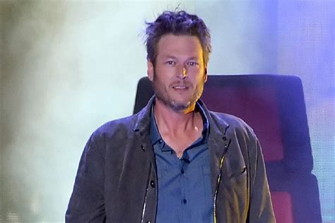 Review: Blake Shelton Charms Concert Crowd With Hits, Charisma