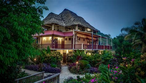 Sleeping Giant Rainforest Lodge - Sea & Explore