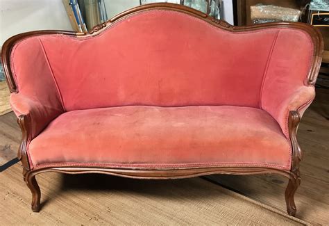 Victorian sofa. Pink velvet vintage sofa | Vintage velvet sofa ...