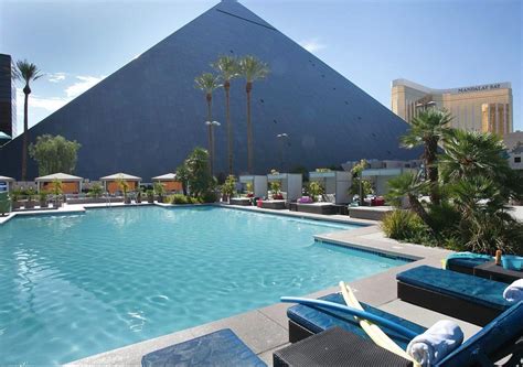 The 7 Most Gorgeous Pools Las Vegas Has To Offer | Best pools in vegas ...