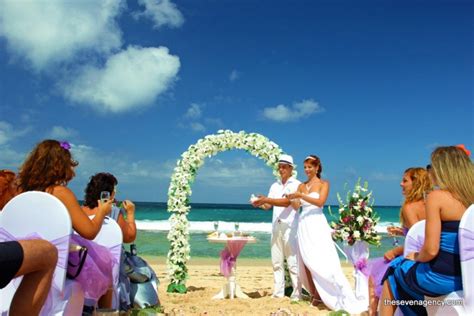 Beach wedding in Bali