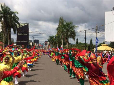 TARI CAMPAK : Sejarah, Properti, Asal, Gerakan dan Pola Lantai