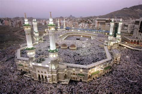 Here's What the Great Mosque of Mecca Looks Like from Space - Scoop Empire