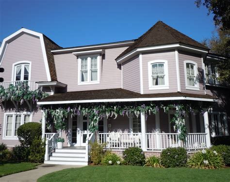 Desperate Housewives Wisteria Lane TV set... | Hollywood Movie Costumes