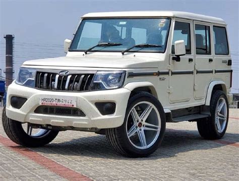 Mahindra Bolero with 20 inch wheels wants to be a Mercedes G-Wagen!