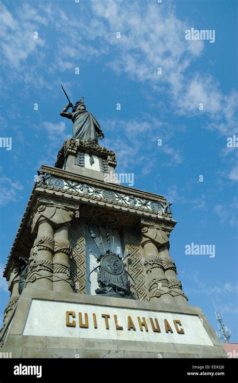 Statue of cuauhtemoc hi-res stock photography and images - Alamy