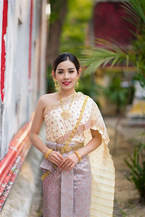 Traditional Thai Costumes Photoshoot in Phuket in 2021 | Thai clothes ...