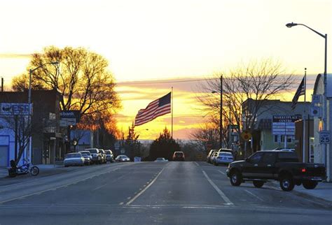 Main Street, Kuna Idaho, looking west at sunset | Kuna idaho, Places to ...