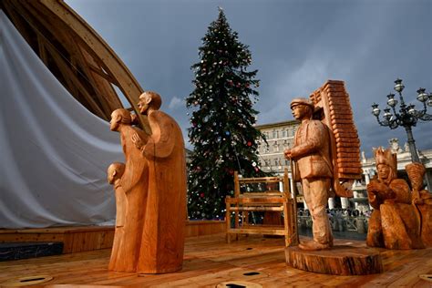 Pope Francis blesses nativity scene in Vatican | Catholic News ...