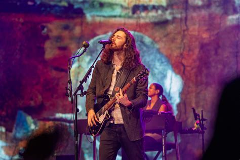 Hozier ‘unearths’ an ‘unreal’ show at Ascend Amphitheater - The ...