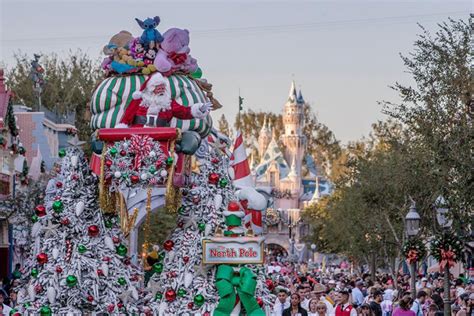 Time to Celebrate! The Holidays Begin Today at Disneyland Resort ...