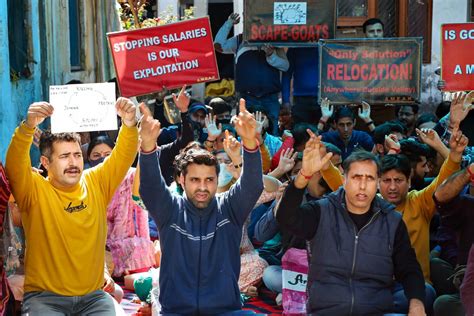 Kashmiri Pandits protest killing, seek relocation outside Valley ...