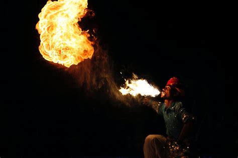 Skilled Performer spitting Fire · Free Stock Photo