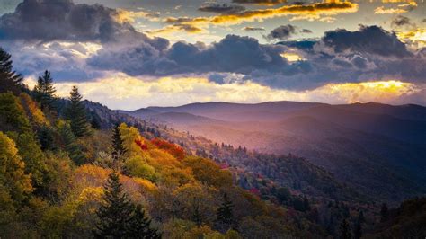 Fall in Pigeon Forge and the Smoky Mountains - Plan Your Fall Getaway