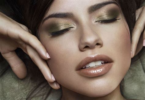 Adriana Lima - FALLING FOR MAKE UP